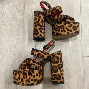 LAMODA Leopard print block heel shoes. 6.5